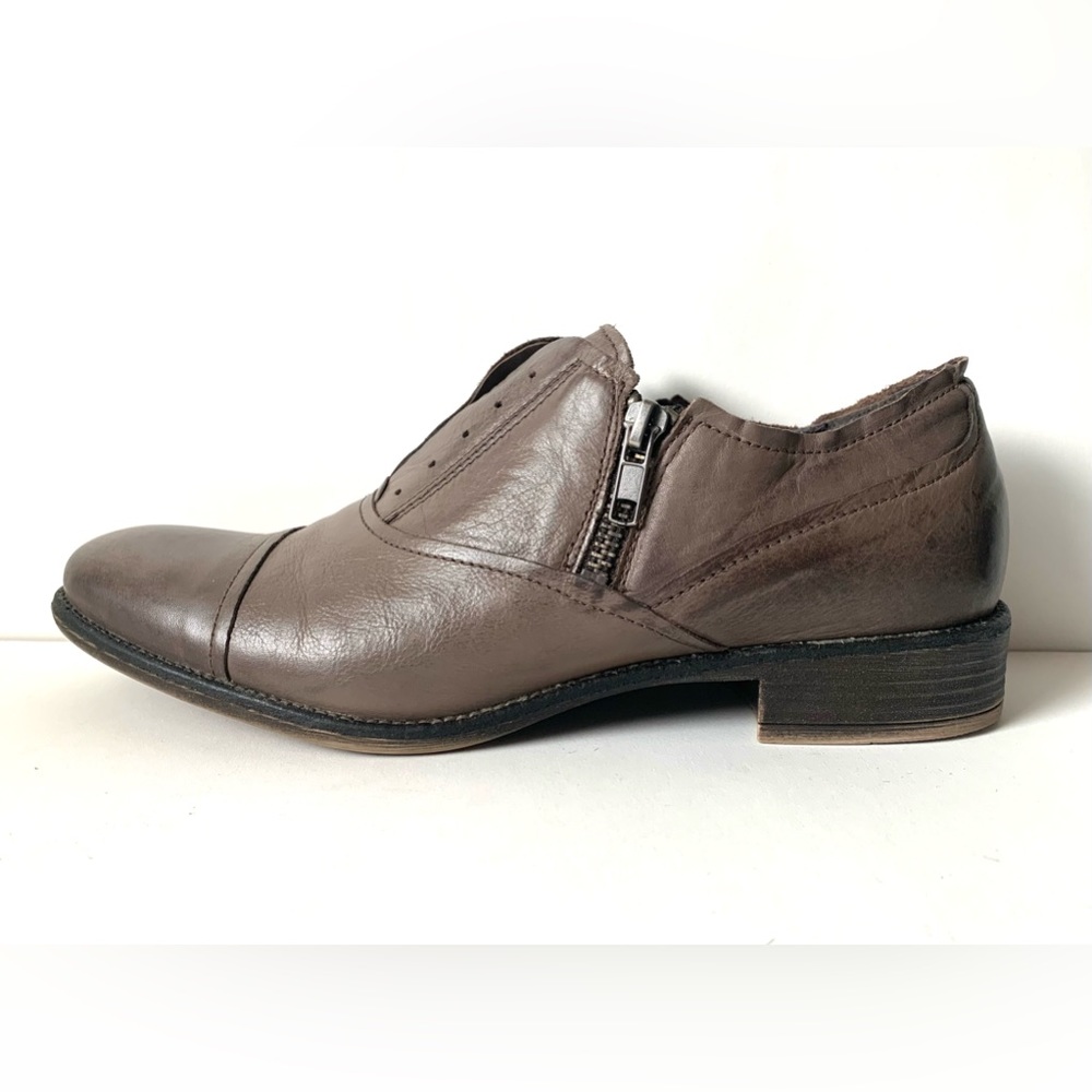 Boutique 9 Slip-On Oxford
